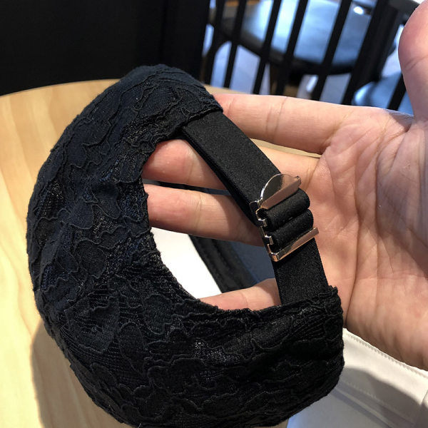 Pălărie modernă de damă cu dantelă și vizor în alb și negru