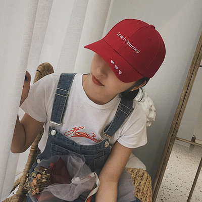 Palarie de dama model nou cu vizor si inscriptionare