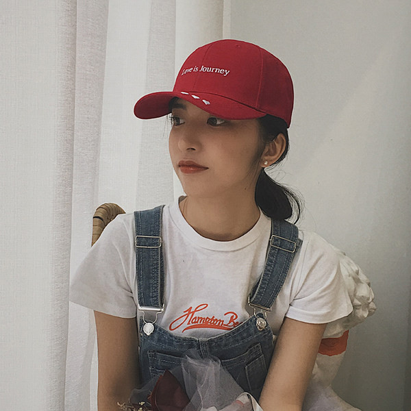 Palarie de dama model nou cu vizor si inscriptionare