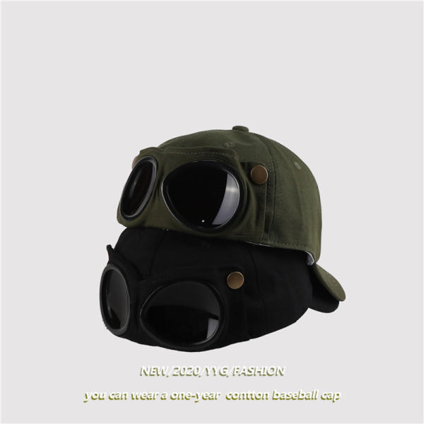 Novi model ženske kape sa grbom i naočalama