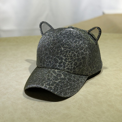 Pălărie modernă pentru femei cu element 3D și pietre