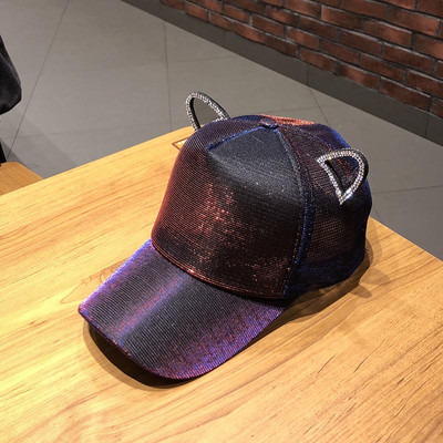 Pălărie modernă pentru femei cu element 3D și pietre