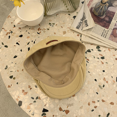 Γυναικείο casual μπερέ με έμβλημα