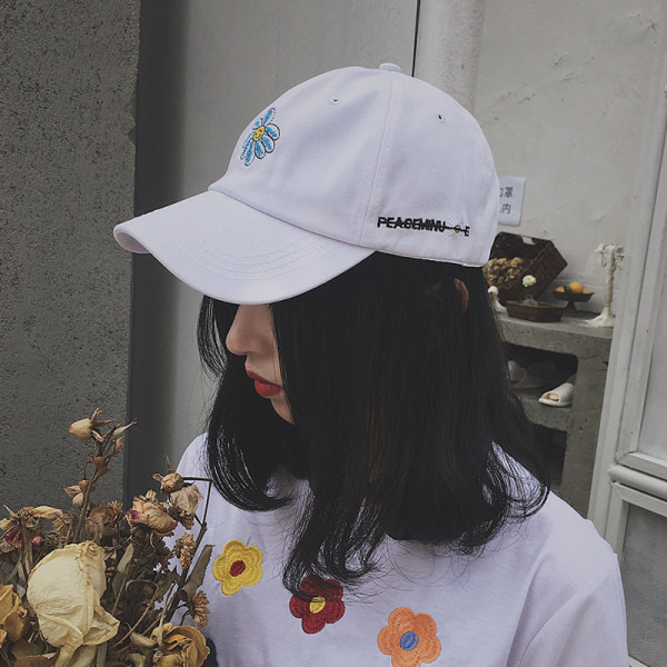 Palarie casual dama cu broderie margarete si vizor