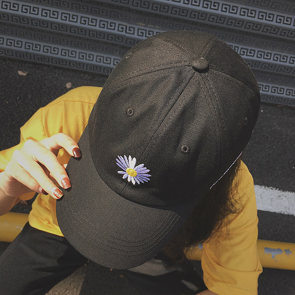 Palarie casual dama cu broderie margarete si vizor