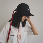 Pălărie de damă cu inscripție și vizor în alb și negru