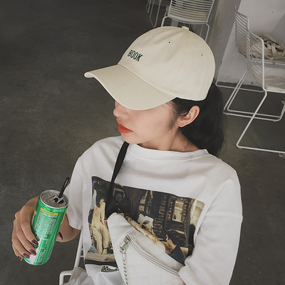 Svakodnevna ženska kapa sa šiltom