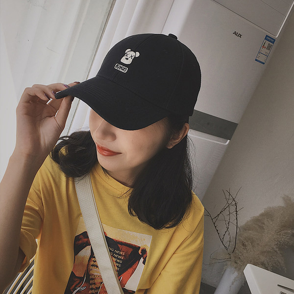 Palarie de dama cu broderie de ursuleti