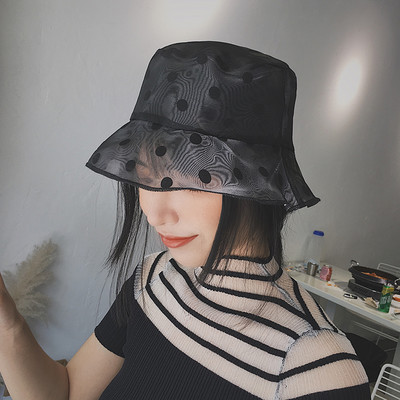 Palarie de dama cu puncte la periferie