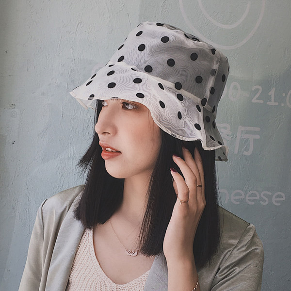 Palarie de dama cu puncte la periferie