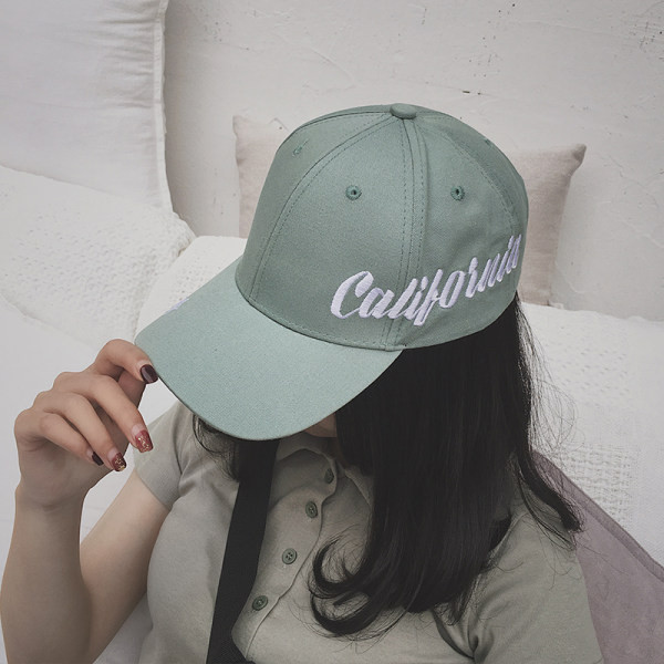 Șapcă de baseball pentru femei cu inscripția California