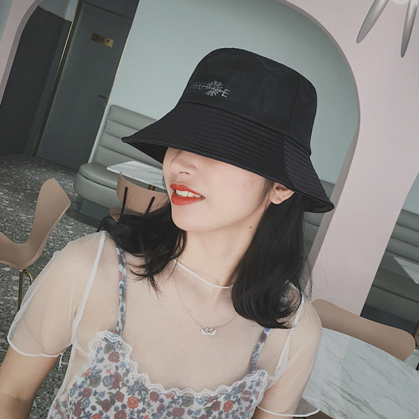 Pălărie de damă cu plasă și inscripție