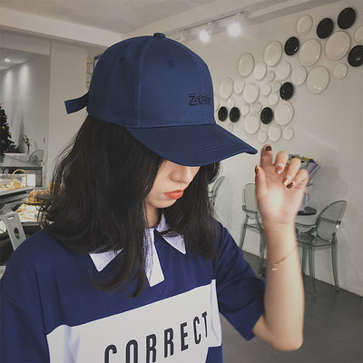 Pălărie casual de damă cu inscripție și vizor brodat