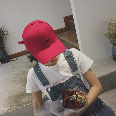 Pălărie casual de damă cu inscripție și vizor brodat