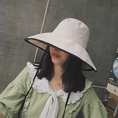 Ženski šešir s vezicama i resama