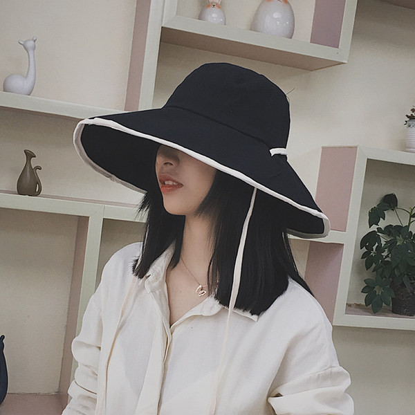 Ženski šešir s vezicama i resama