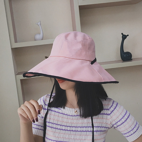 Ženski šešir s vezicama i resama