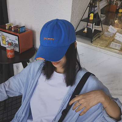 Pălărie textilă de damă cu inscripție brodată