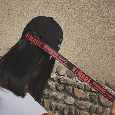 Pălărie modernă cu vizor cu inscripții - reglabilă