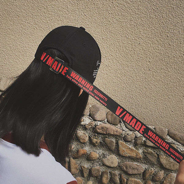 Pălărie modernă cu vizor cu inscripții - reglabilă