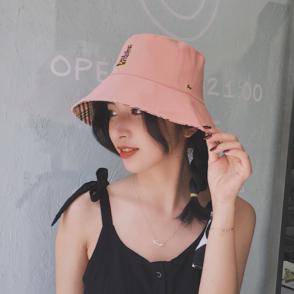 Pălărie modernă de idiot pentru femei cu o inscripție