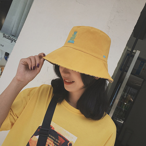 Pălărie modernă de idiot pentru femei cu o inscripție