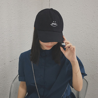 Şapcă de baseball damă cu zâmbet brodat