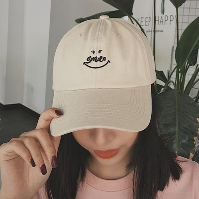 Şapcă de baseball damă cu zâmbet brodat