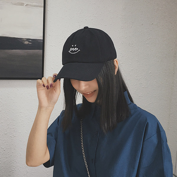 Şapcă de baseball damă cu zâmbet brodat