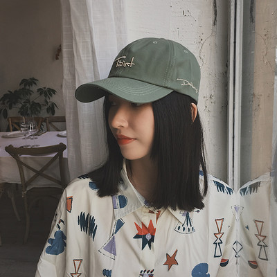 Pălărie de damă cu vizor și inscripție broderie