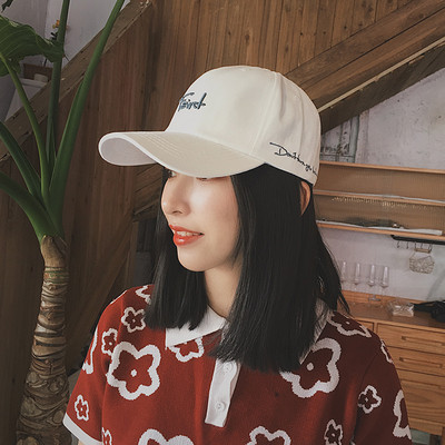 Pălărie de damă cu vizor și inscripție broderie