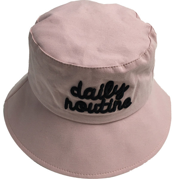 Pălărie casual pentru femei cu inscripție - tip idiot