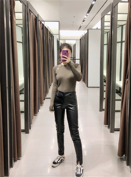 Ženske moderne hlače od eko kože sa patentnim zatvaračima