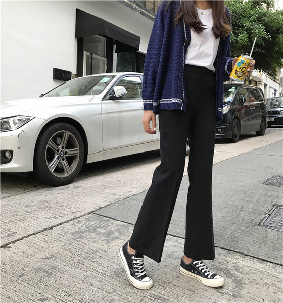 Pantaloni de dama de culoare neagra cu picioare late