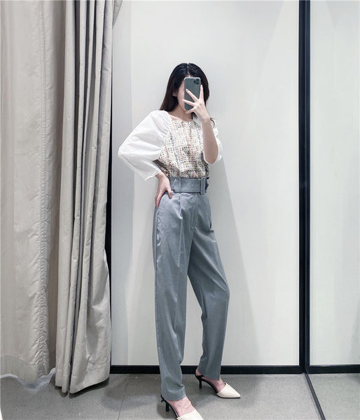 Pantaloni drepti de damă cu curea de culoare gri