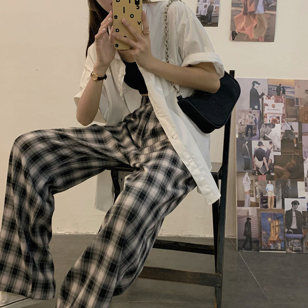 Ženske karirane hlače s visokim džepovima u struku i širokim nogavicama