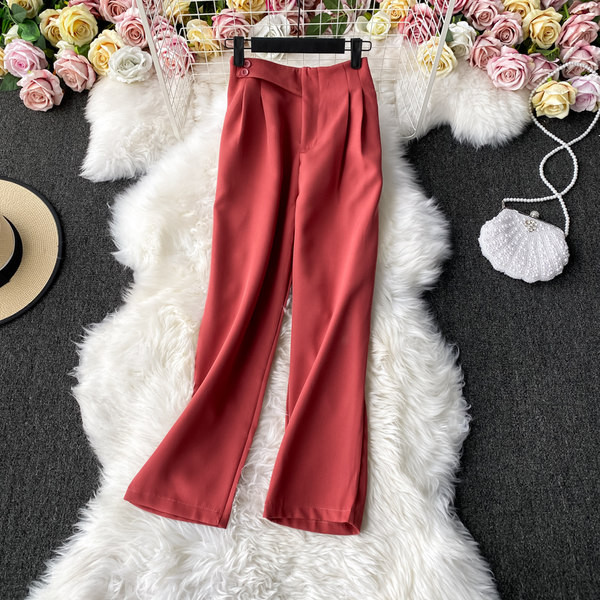 Модерен дамски панталон прав модел с копчета