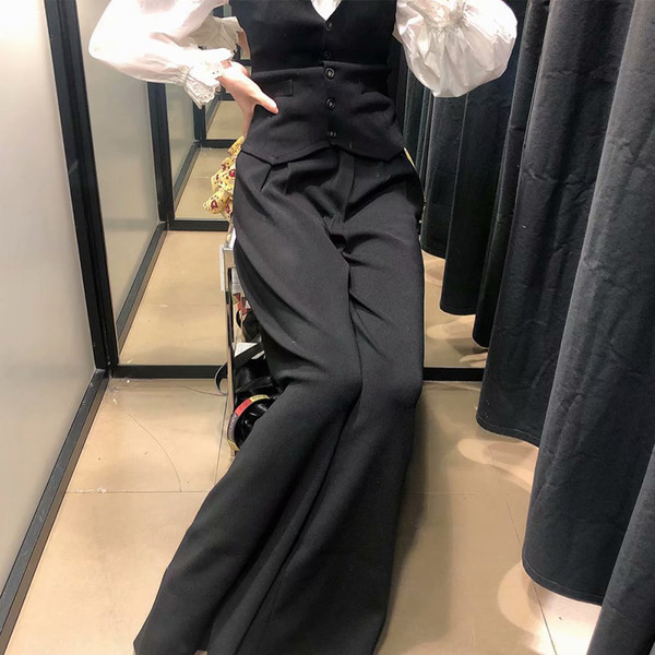 Широк модел дамски панталон с басти в черен цвят