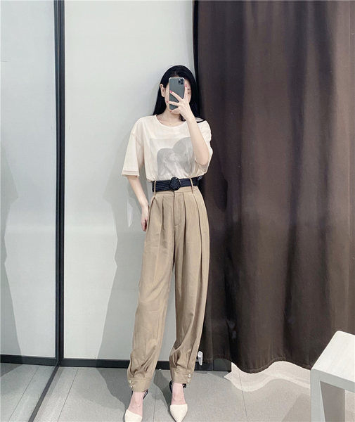 Дамски панталон с колан и копчета на глезените