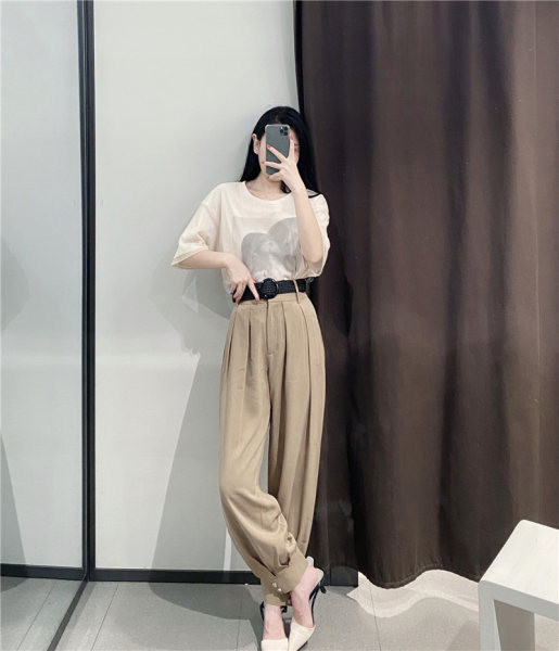 Дамски панталон с колан и копчета на глезените