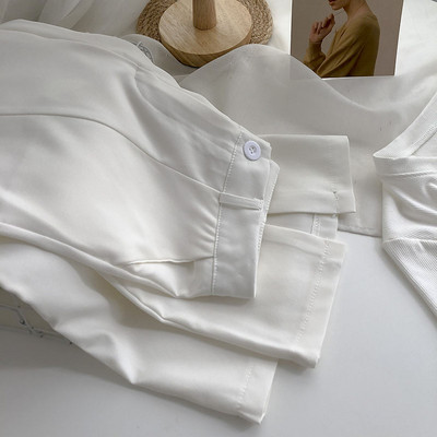 Pantaloni de dama cu nasturi si crapaturi