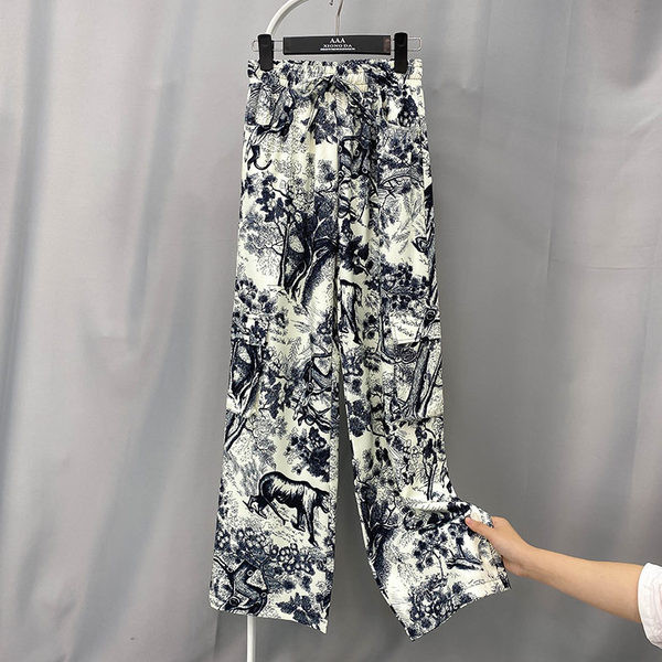 Дамски дълъг панталон с флорални мотиви 