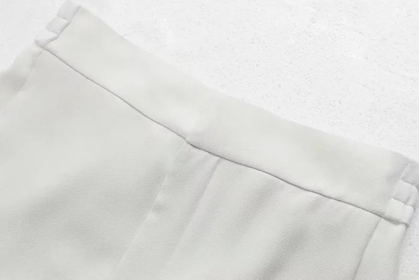 Pantaloni largi moderni cu nasturi si lungime 7/8