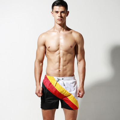 Vīriešu pludmales šorti - 3 modeļi ar saitēm