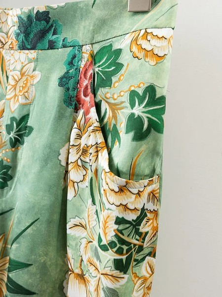 Pantaloni largi de dama cu bustiera si model floral