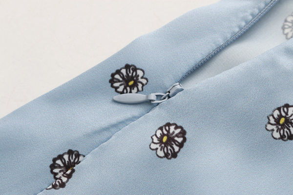 Pantaloni largi casual cu elastic si dantela