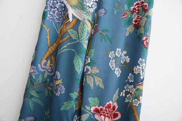 Дамски широк панталон в син цвят и шарен десен