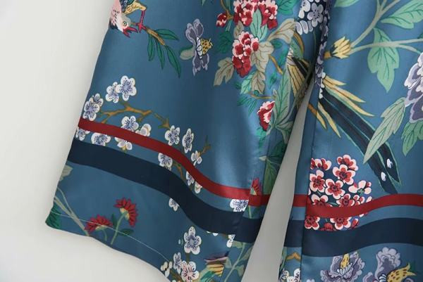 Дамски широк панталон в син цвят и шарен десен