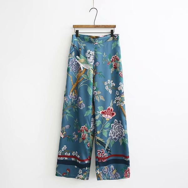 Дамски широк панталон в син цвят и шарен десен