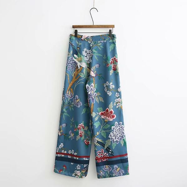 Дамски широк панталон в син цвят и шарен десен